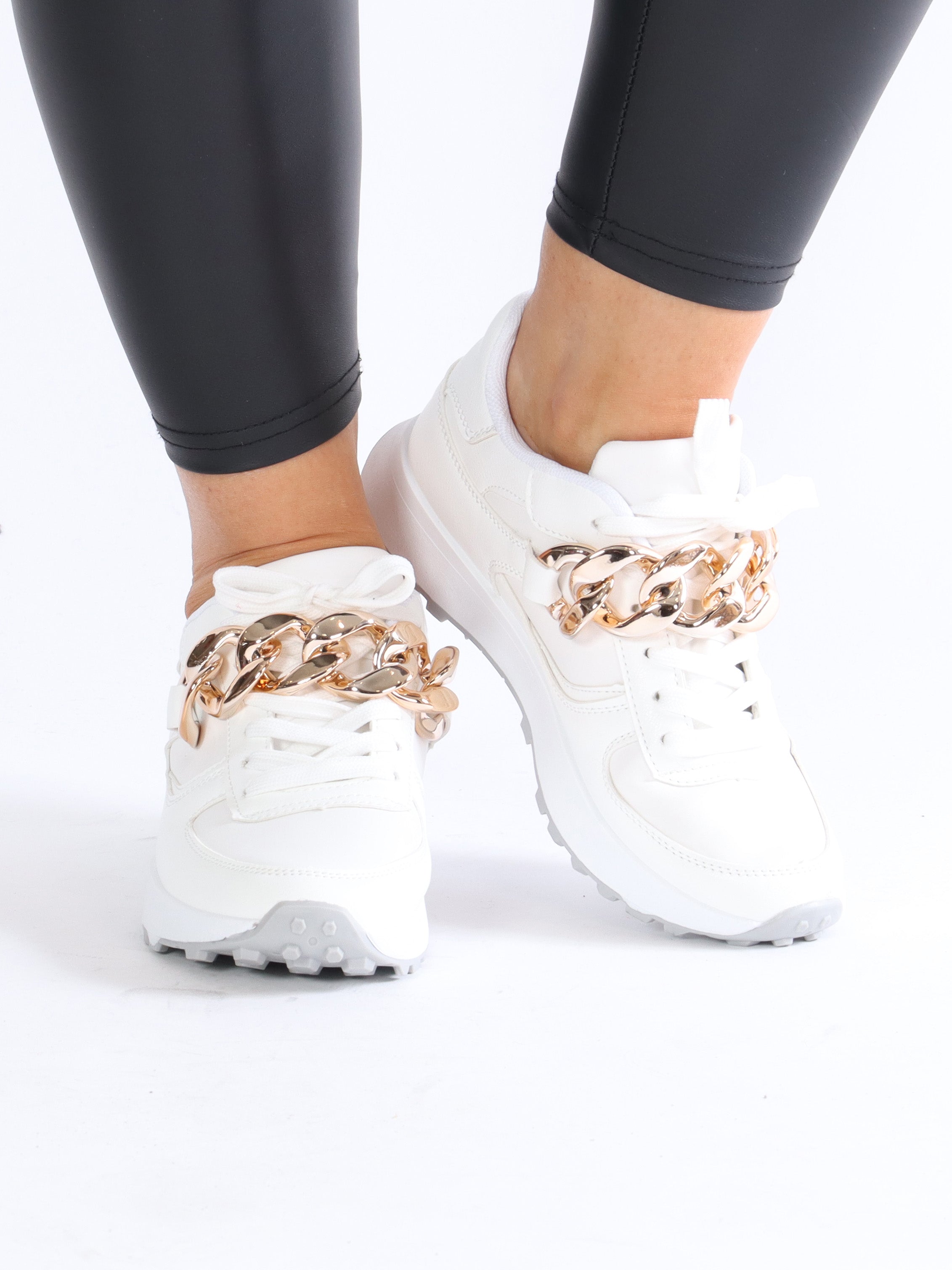 Aurora - Sneakers med guldkedja